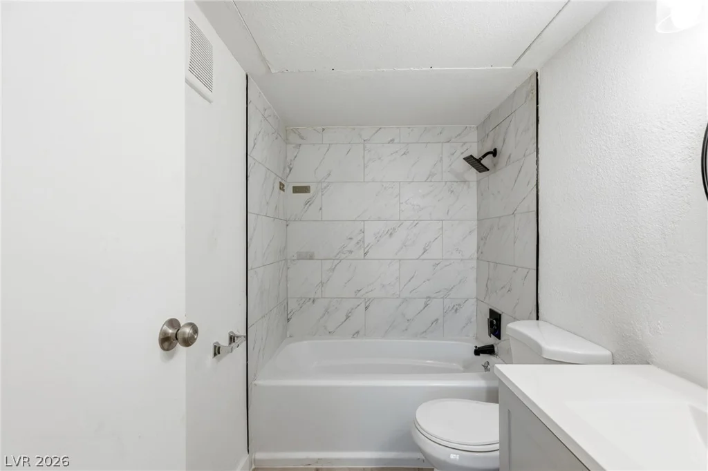 615 Royal Crest, Las Vegas, NV 89169