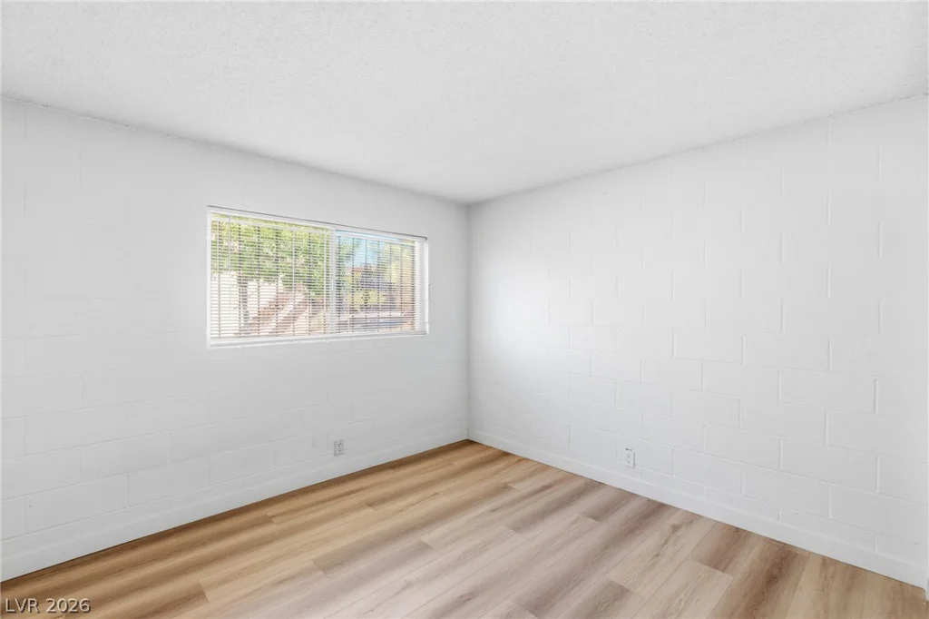 615 Royal Crest, Las Vegas, NV 89169