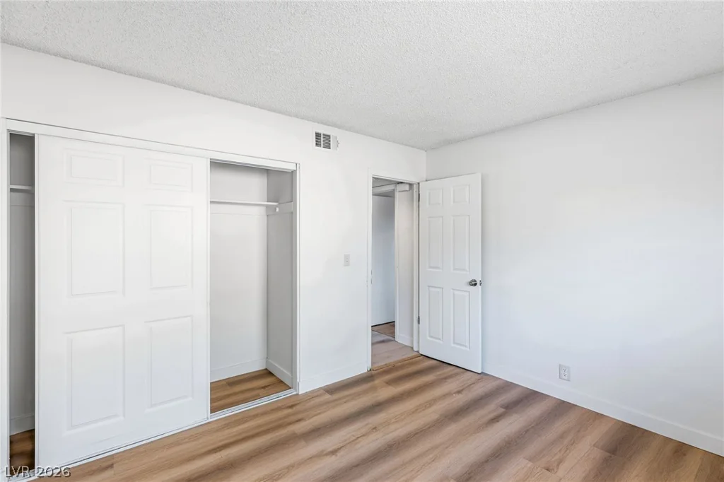 615 Royal Crest, Las Vegas, NV 89169