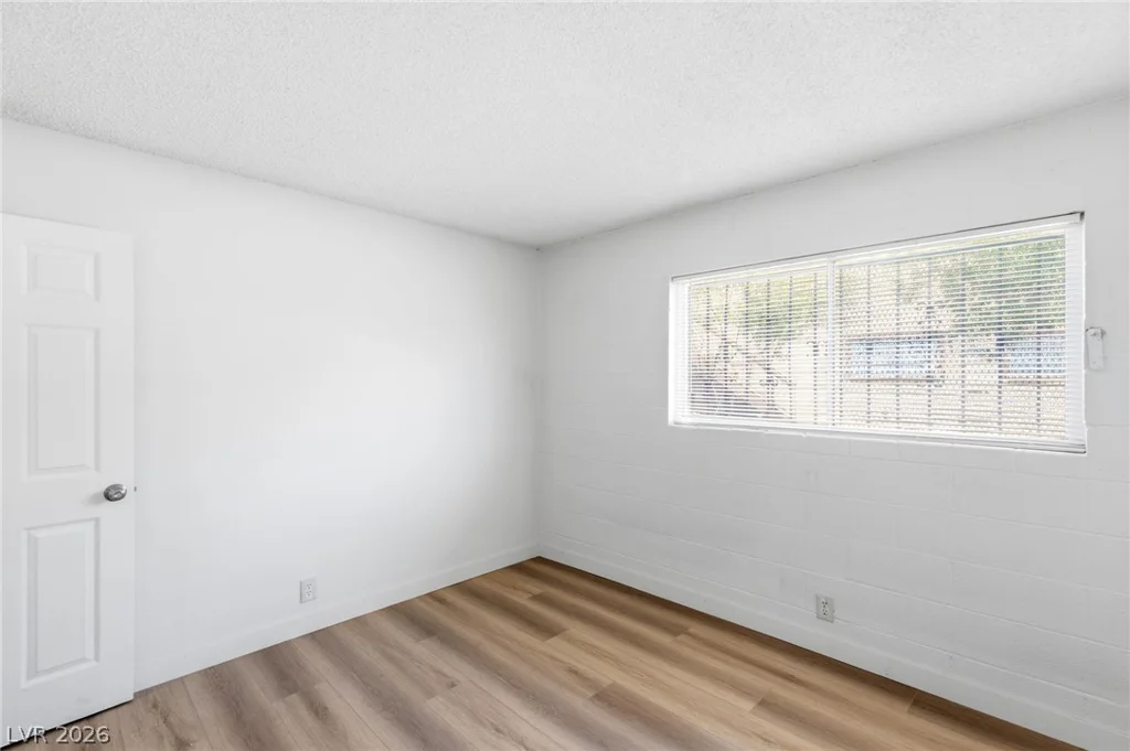 615 Royal Crest, Las Vegas, NV 89169