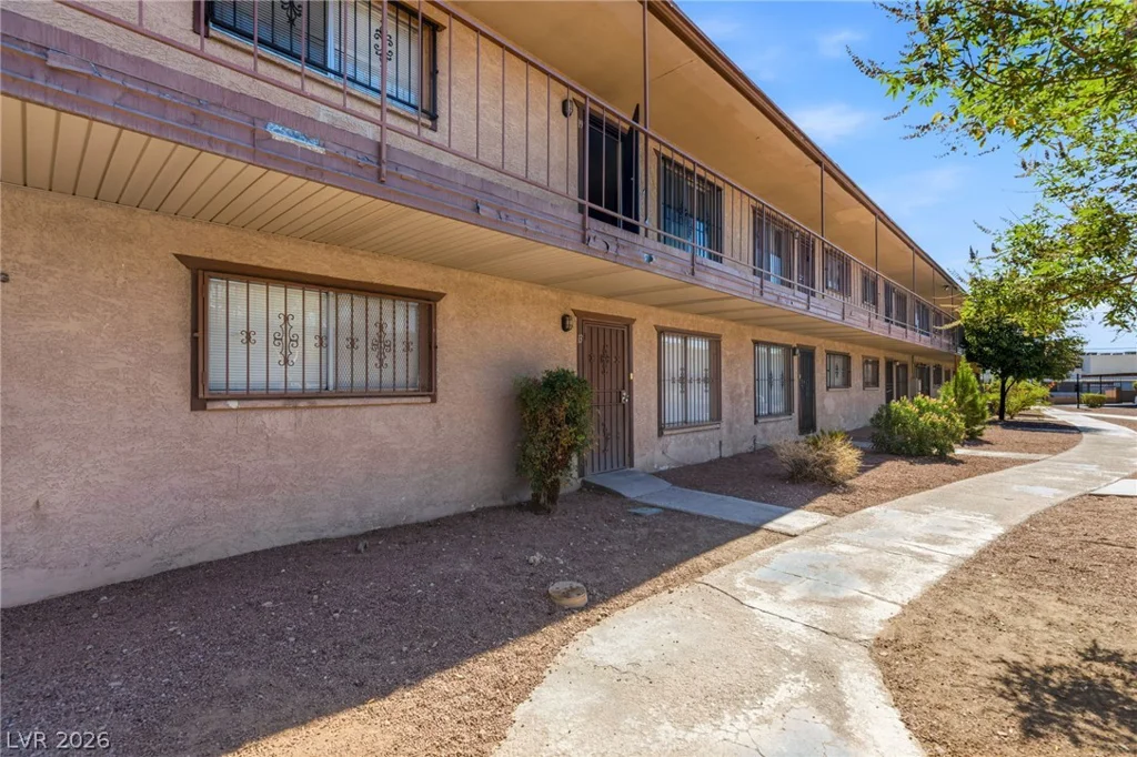 615 Royal Crest, Las Vegas, NV 89169