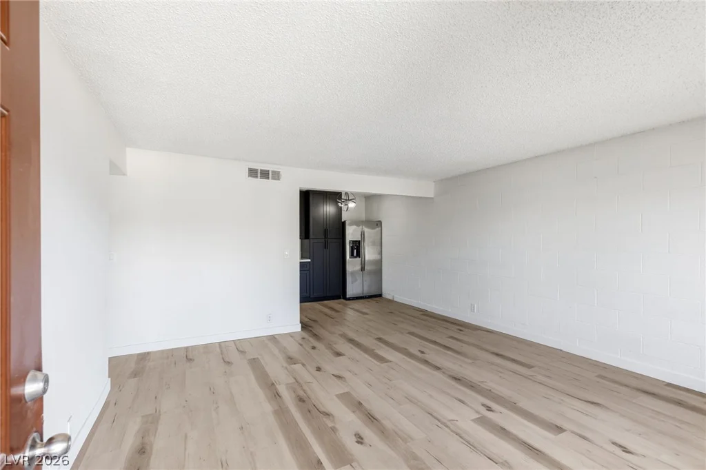615 Royal Crest, Las Vegas, NV 89169
