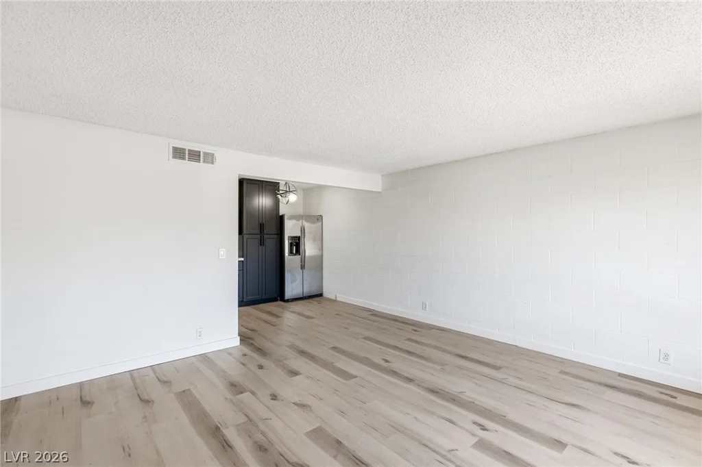 615 Royal Crest, Las Vegas, NV 89169