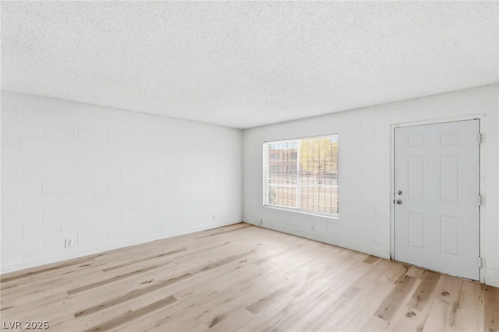 615 Royal Crest, Las Vegas, NV 89169