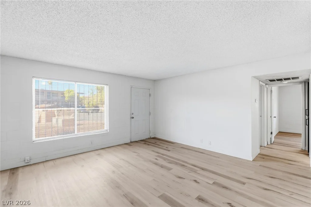 615 Royal Crest, Las Vegas, NV 89169