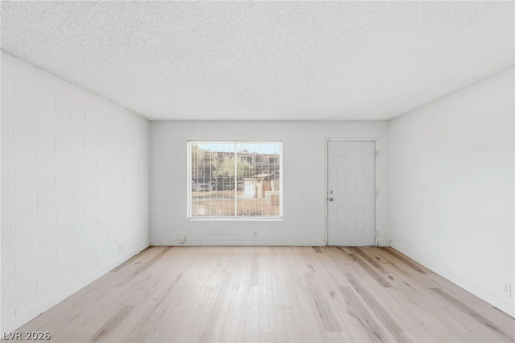 615 Royal Crest, Las Vegas, NV 89169