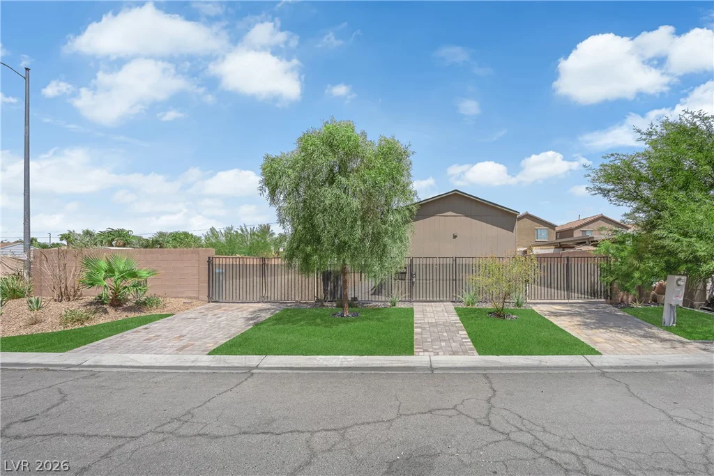 5240 Los Pinos, Las Vegas, NV 89122