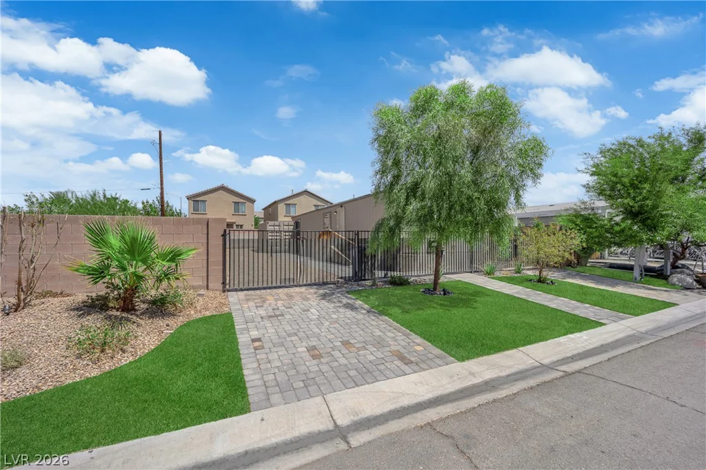 5240 Los Pinos, Las Vegas, NV 89122