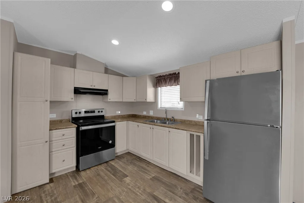 5240 Los Pinos, Las Vegas, NV 89122