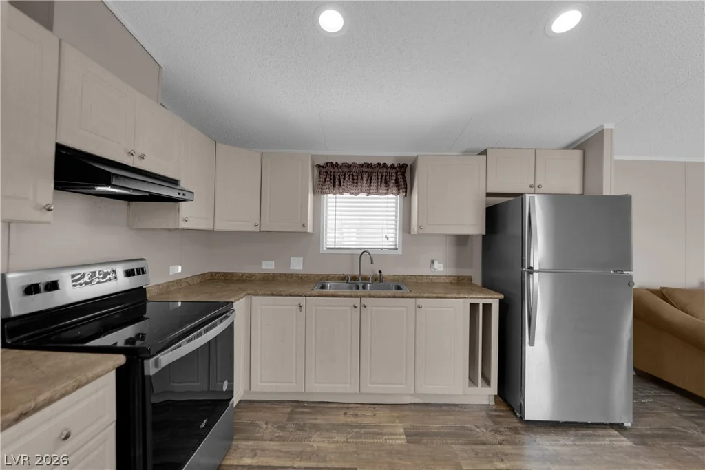 5240 Los Pinos, Las Vegas, NV 89122