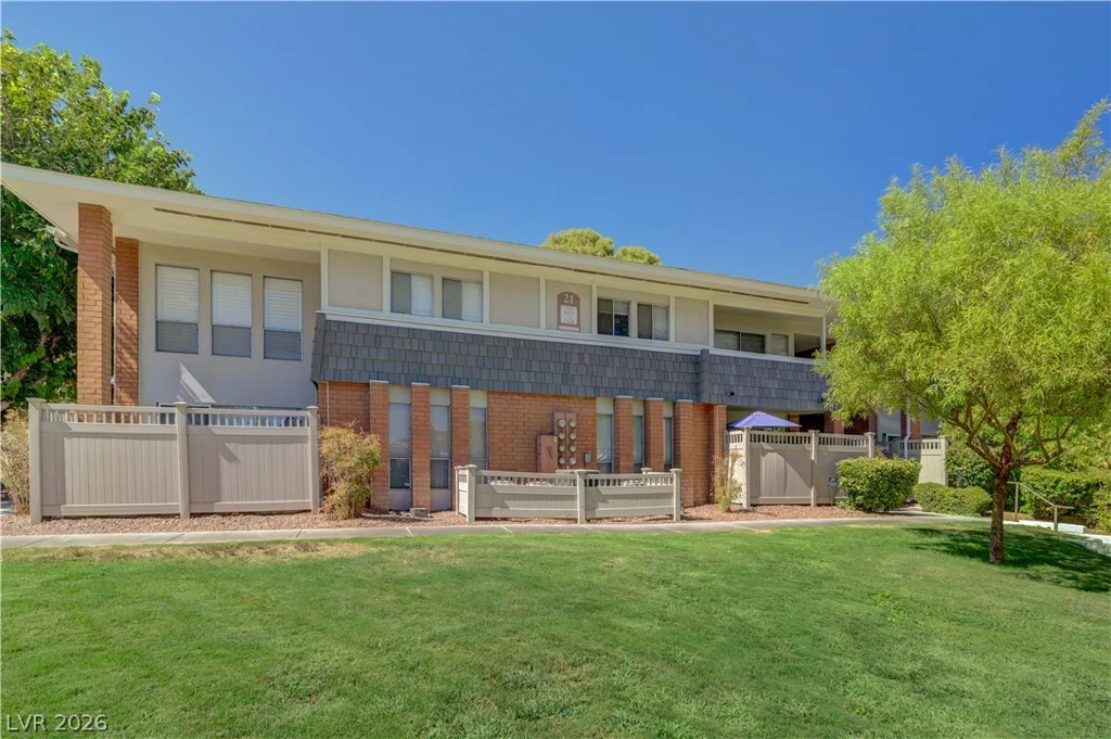 650 Oakmont, Las Vegas, NV 89109