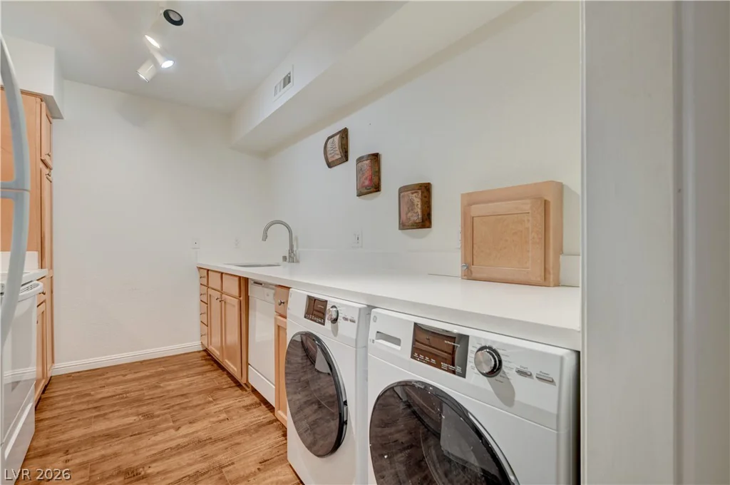 650 Oakmont, Las Vegas, NV 89109