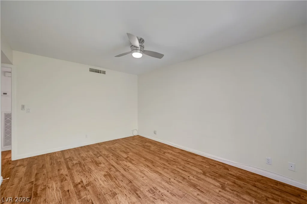 650 Oakmont, Las Vegas, NV 89109