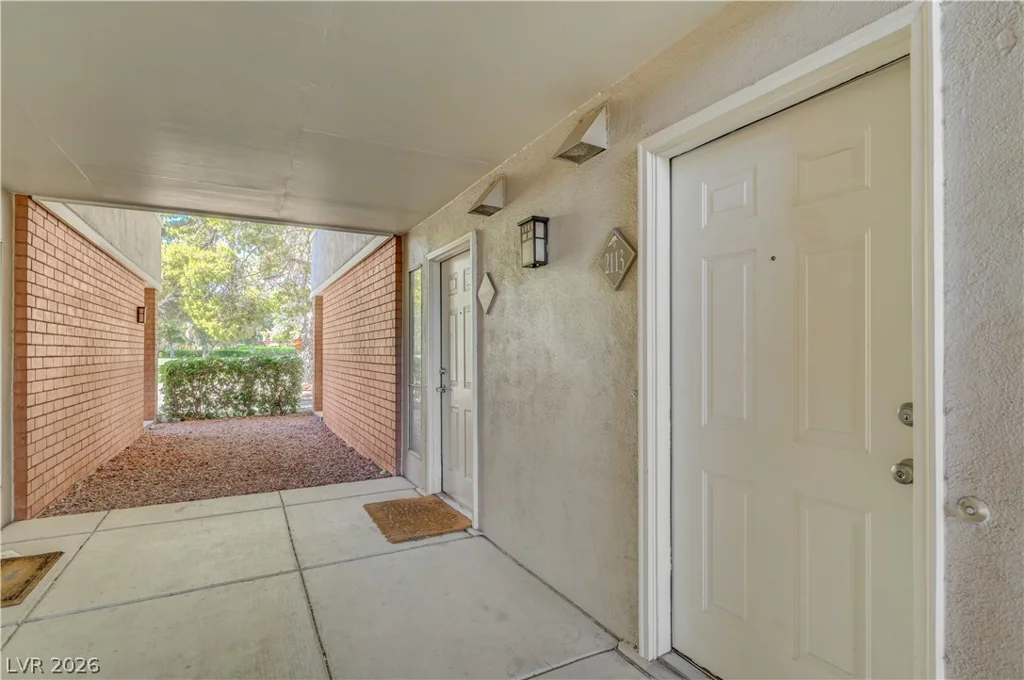 650 Oakmont, Las Vegas, NV 89109