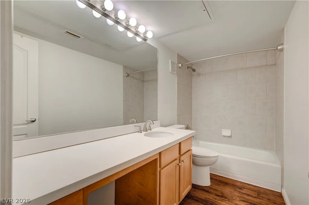 650 Oakmont, Las Vegas, NV 89109