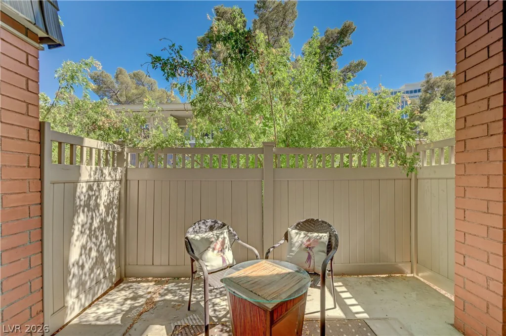 650 Oakmont, Las Vegas, NV 89109