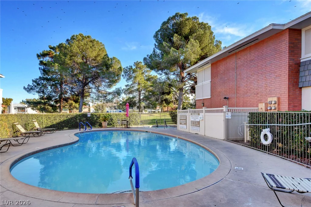 650 Oakmont, Las Vegas, NV 89109