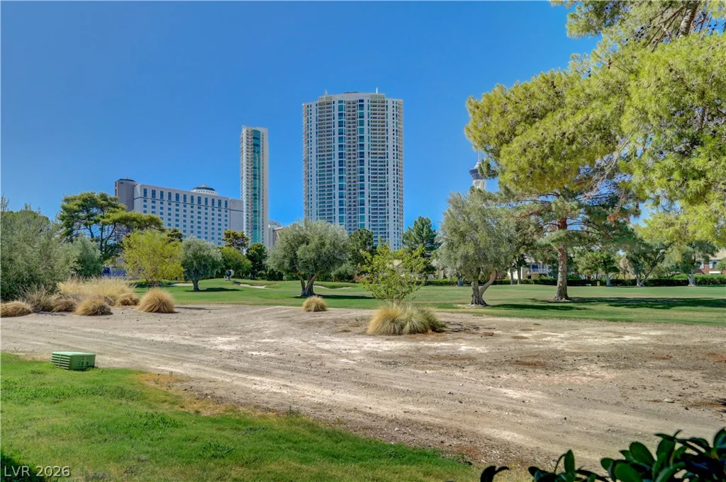 650 Oakmont, Las Vegas, NV 89109