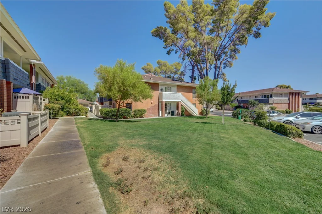 650 Oakmont, Las Vegas, NV 89109