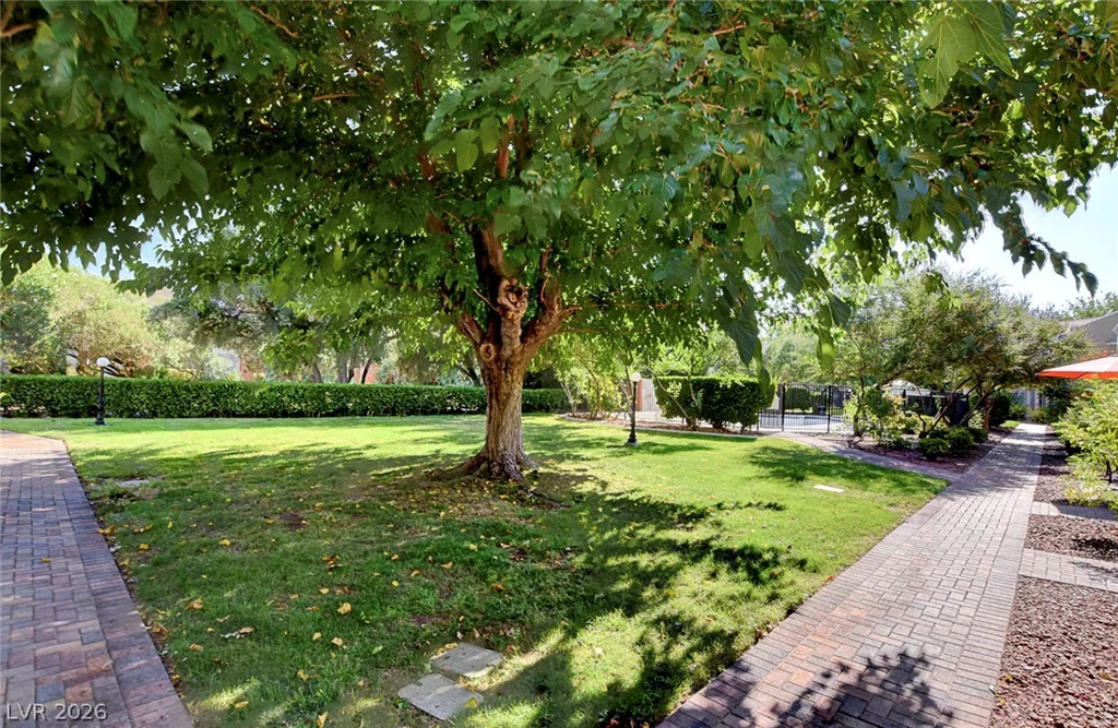 650 Oakmont, Las Vegas, NV 89109