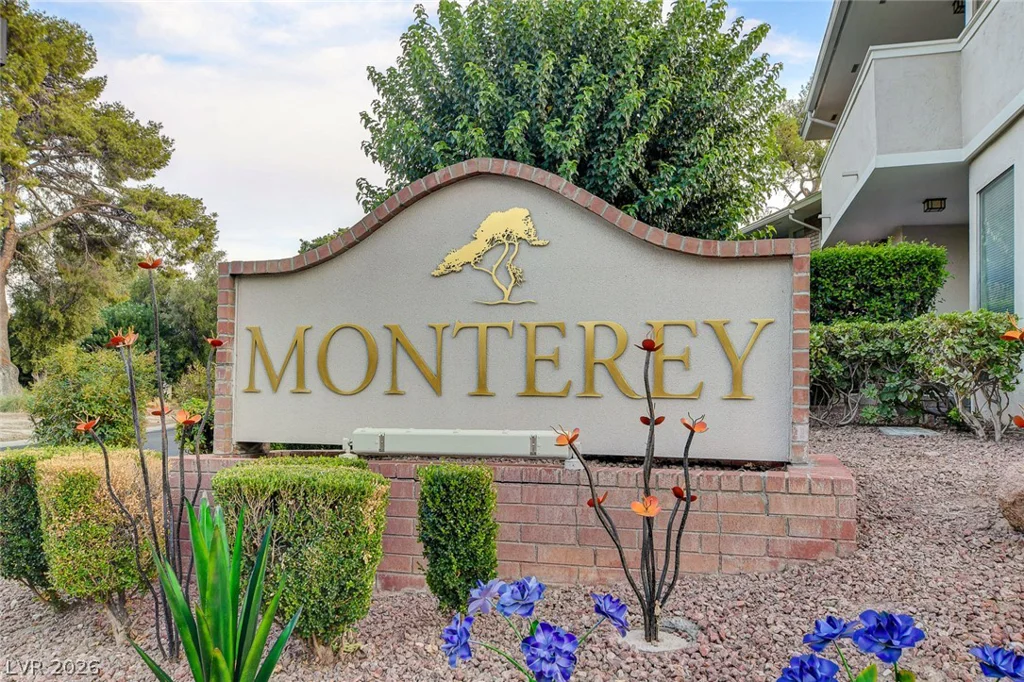 650 Oakmont, Las Vegas, NV 89109
