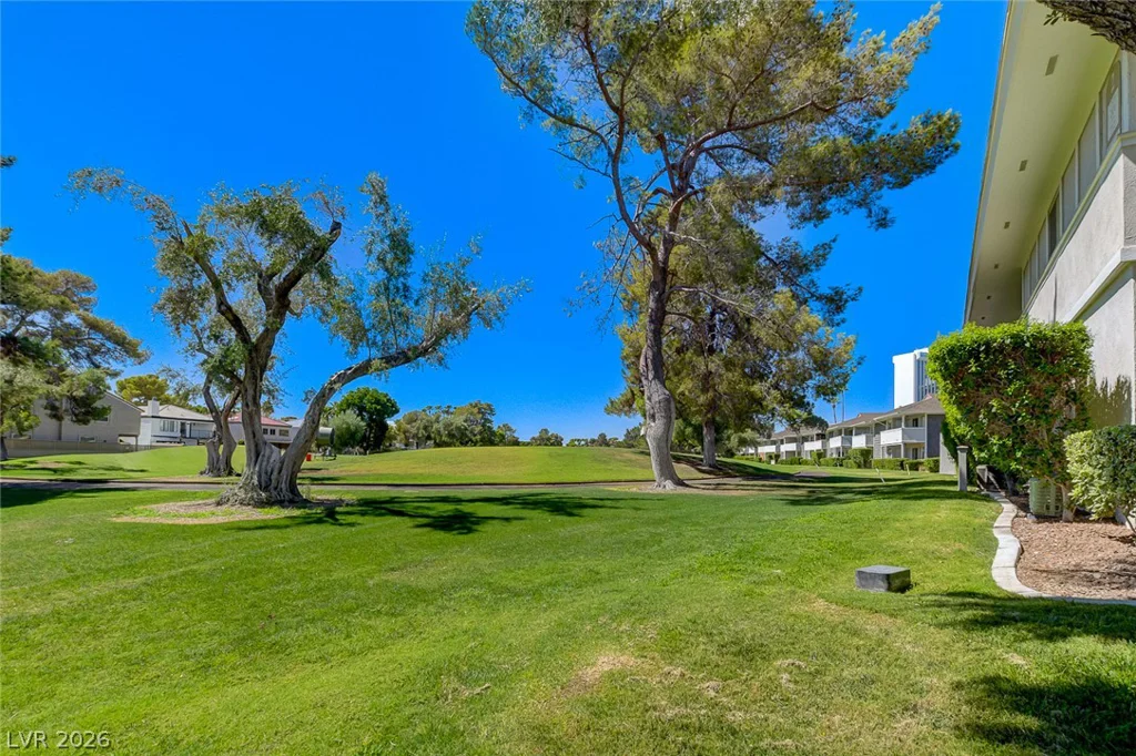 650 Oakmont, Las Vegas, NV 89109