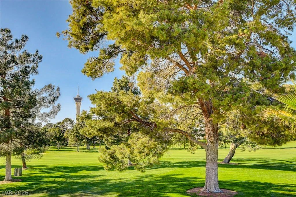 650 Oakmont, Las Vegas, NV 89109