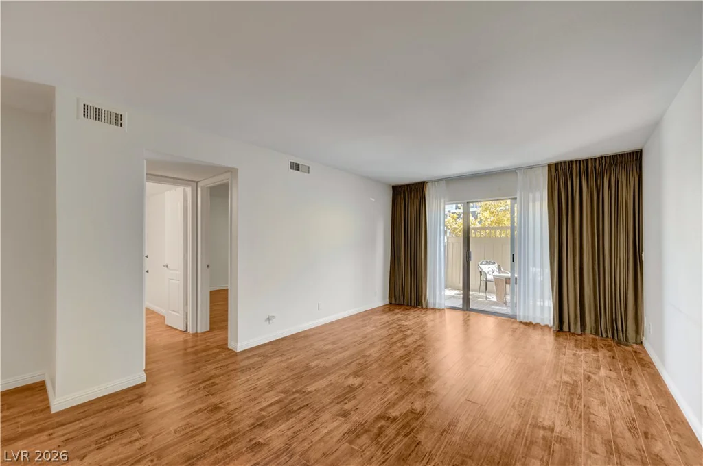 650 Oakmont, Las Vegas, NV 89109