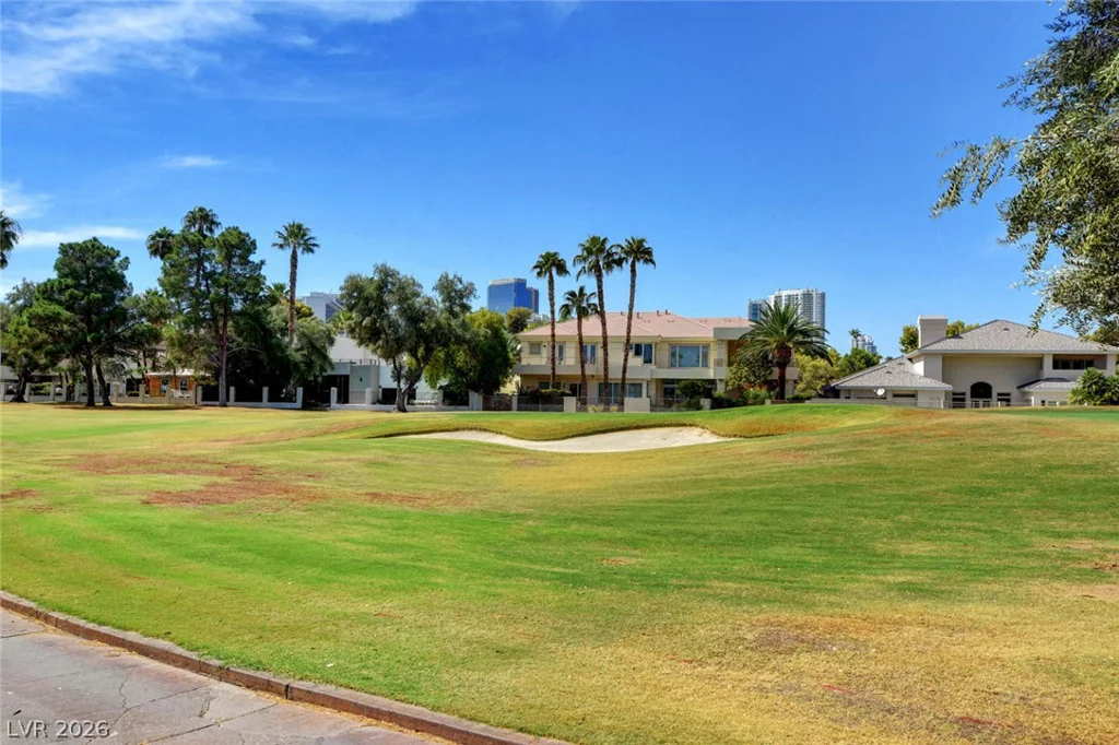 650 Oakmont, Las Vegas, NV 89109