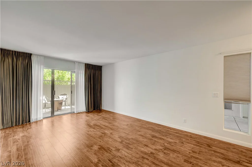 650 Oakmont, Las Vegas, NV 89109