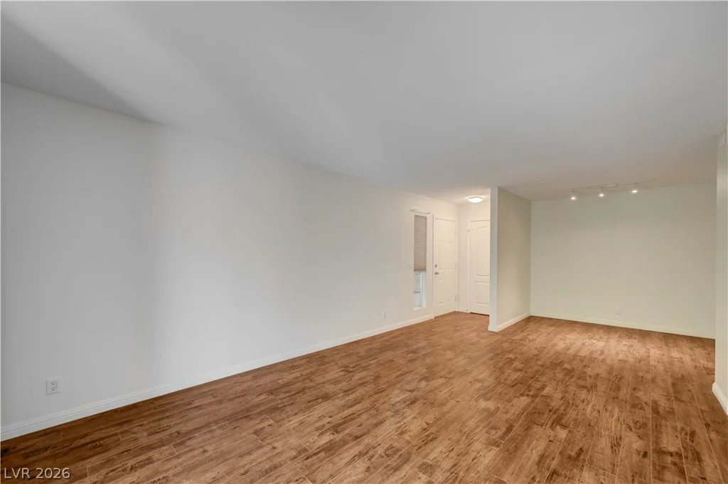 650 Oakmont, Las Vegas, NV 89109