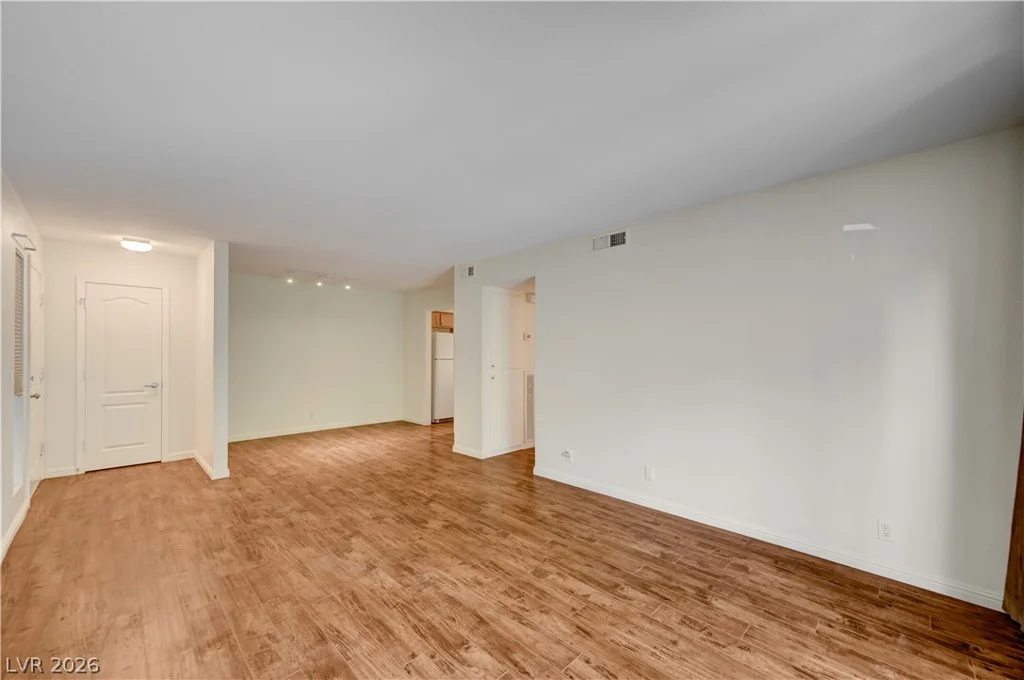 650 Oakmont, Las Vegas, NV 89109