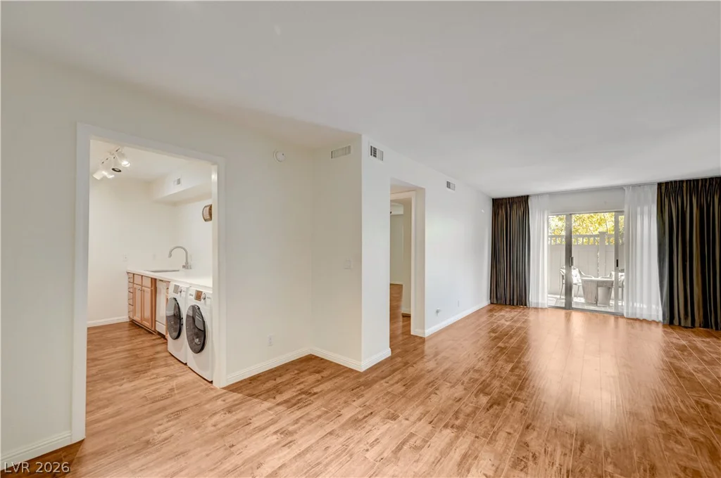 650 Oakmont, Las Vegas, NV 89109