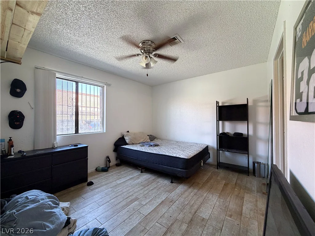 4300 Lamont, Las Vegas, NV 89115