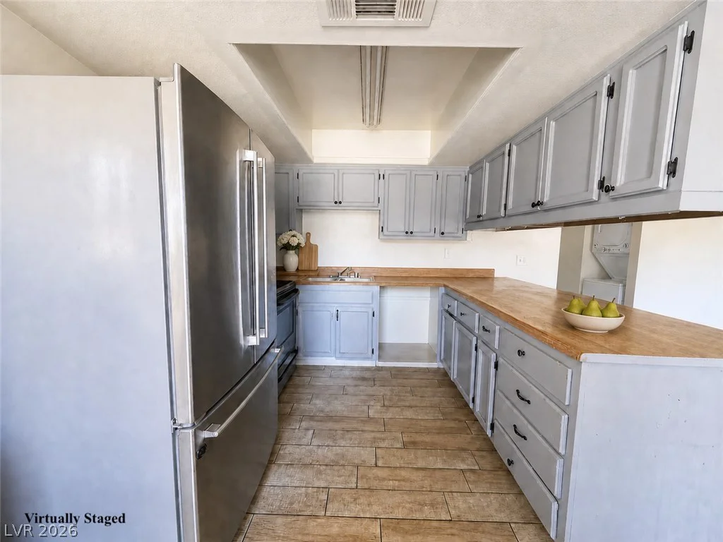 4300 Lamont, Las Vegas, NV 89115