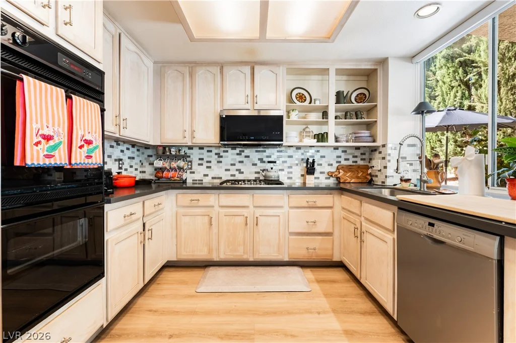 2421 Ivy Garden, Las Vegas, NV 89134