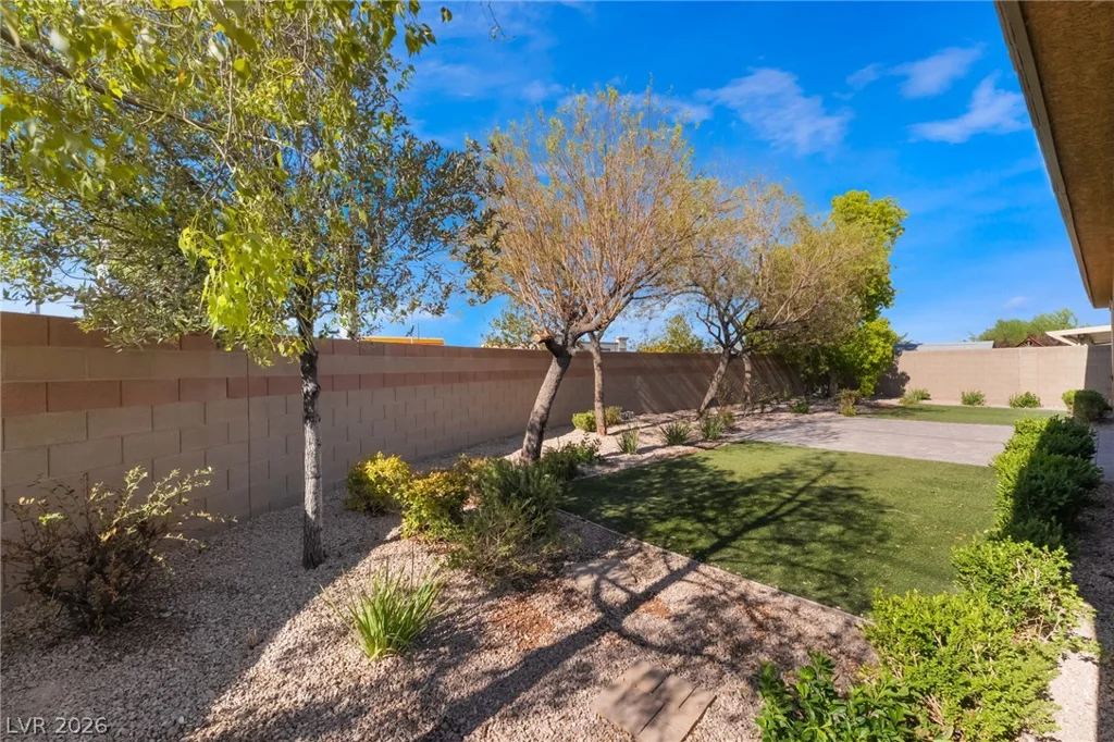 8584 Garnet Lake, Las Vegas, NV 89113