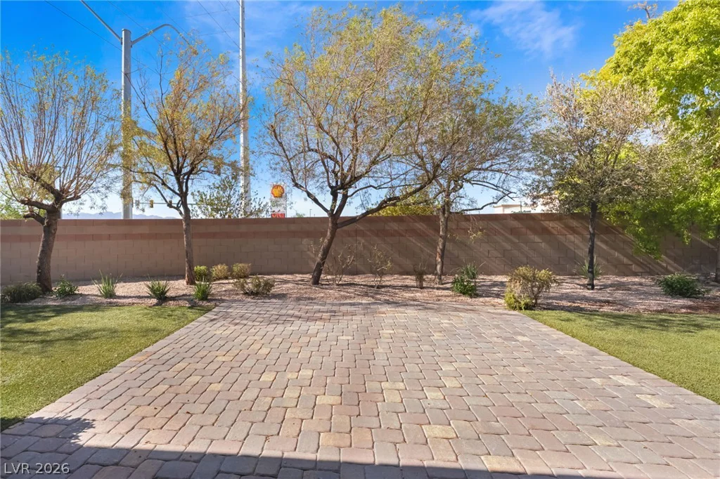 8584 Garnet Lake, Las Vegas, NV 89113
