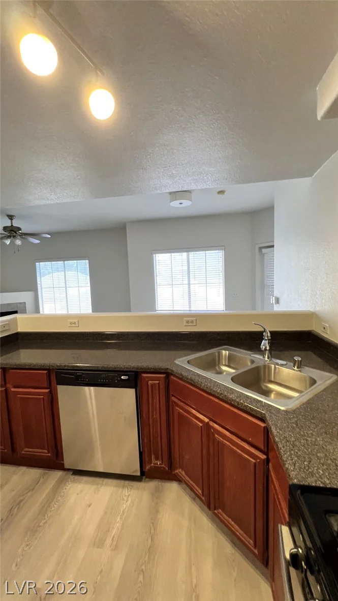 10245 Maryland, Las Vegas, NV 89183