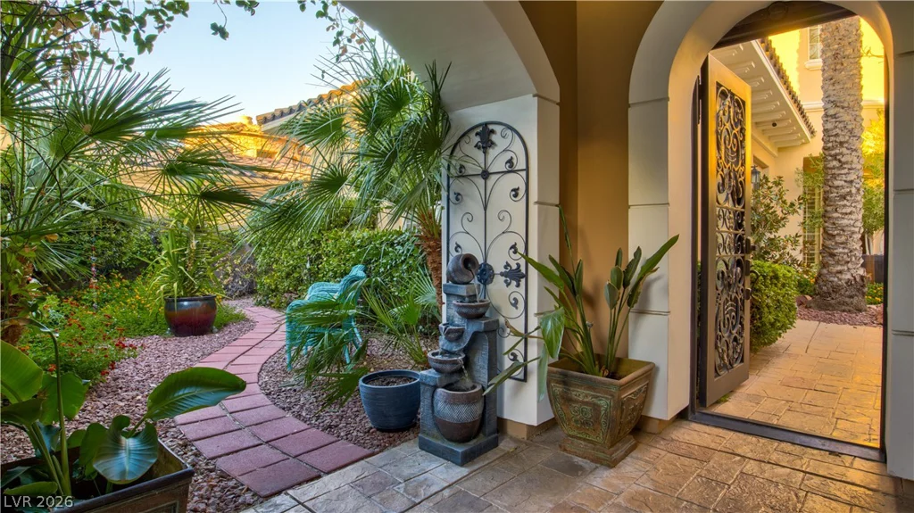 12070 Whitehills, Las Vegas, NV 89141
