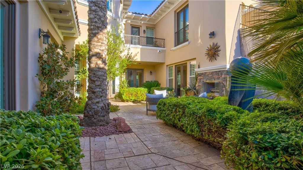 12070 Whitehills, Las Vegas, NV 89141