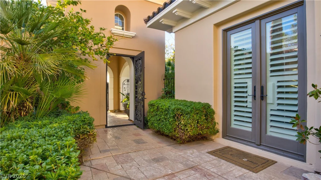 12070 Whitehills, Las Vegas, NV 89141