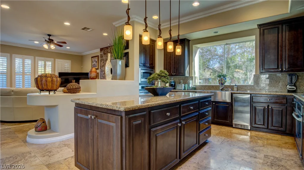 12070 Whitehills, Las Vegas, NV 89141