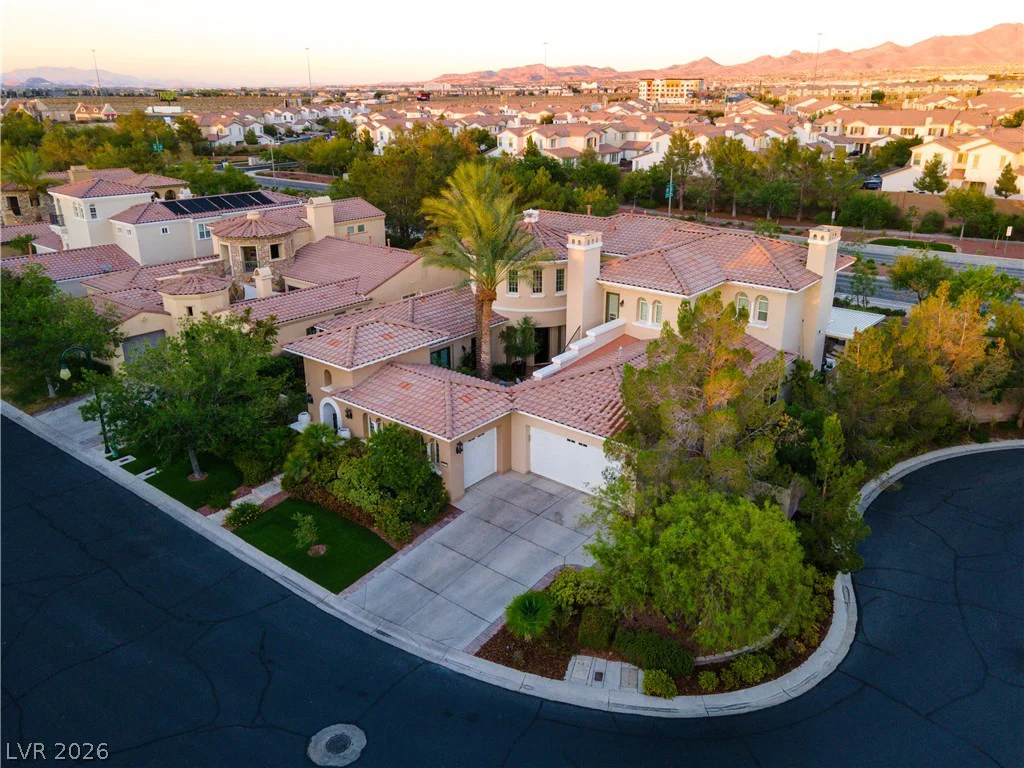 12070 Whitehills, Las Vegas, NV 89141