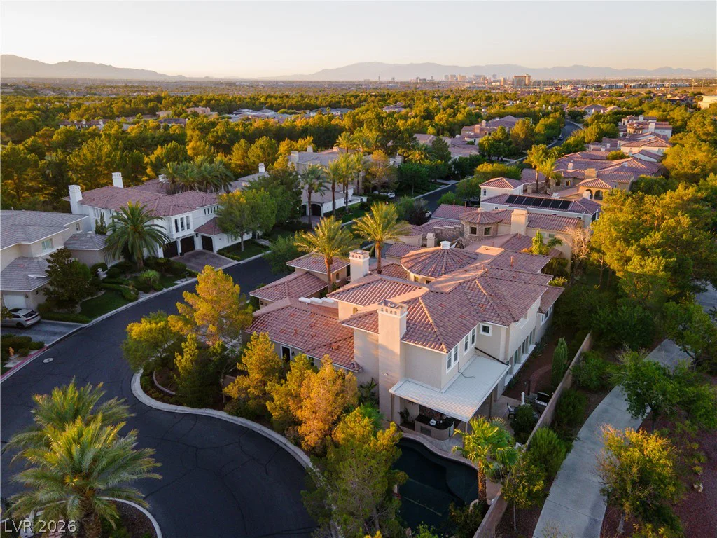 12070 Whitehills, Las Vegas, NV 89141