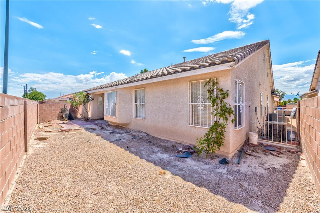 6102 Marvin, North Las Vegas, NV 89031