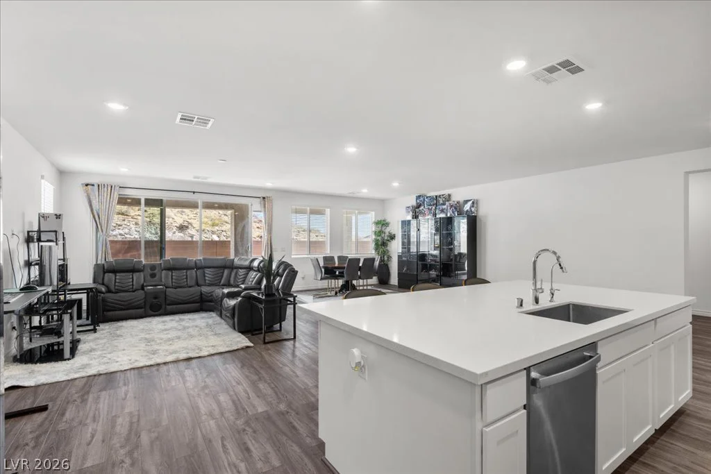 10006 Joshua Foothills, Las Vegas, NV 89178