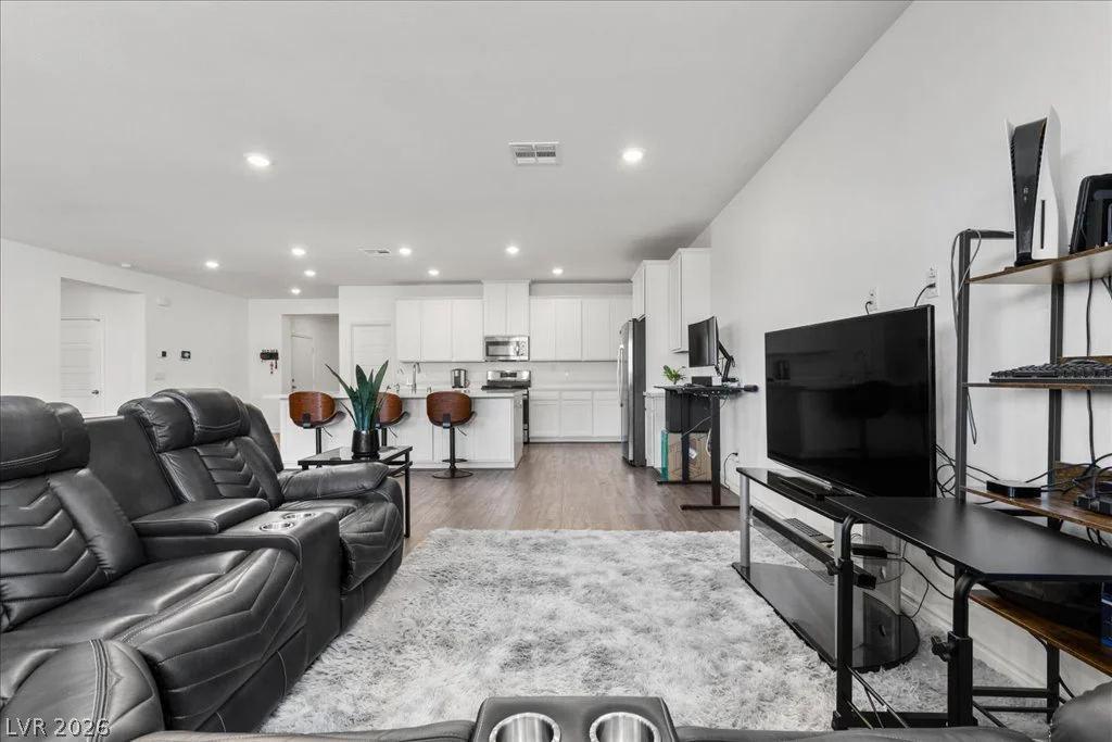 10006 Joshua Foothills, Las Vegas, NV 89178