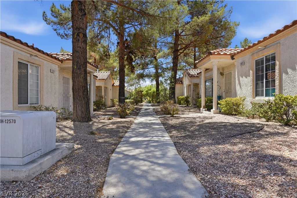 5449 Geneive, Las Vegas, NV 89108
