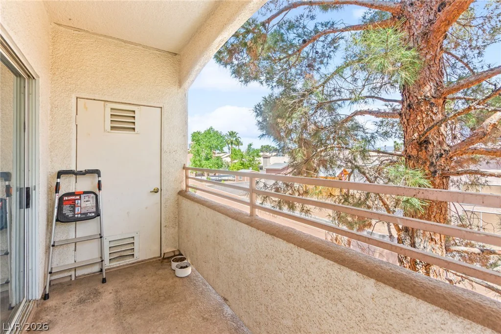 5650 Sahara, Las Vegas, NV 89142